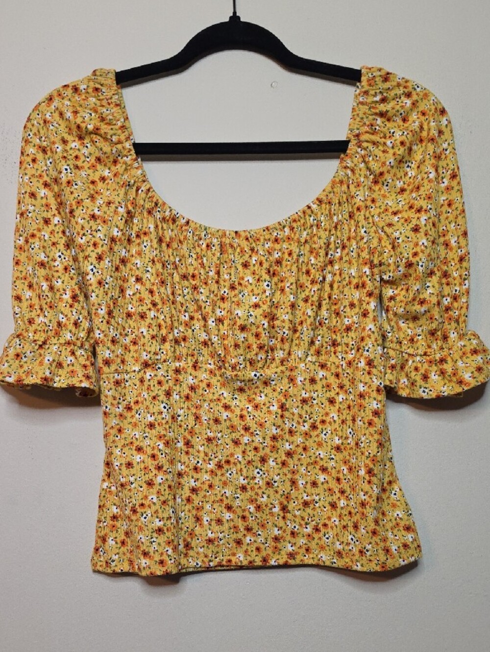 Made With Love Yellow Floral Gathered Sweetheart Neckline Puff Sleeve Crop Top - Picture 6 of 8